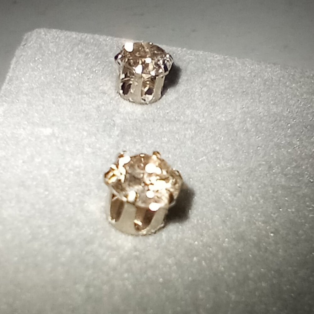 14Kt White Gold 0.85ctw Champagne Diamond Stud Post Earrings - Picture 2 of 4